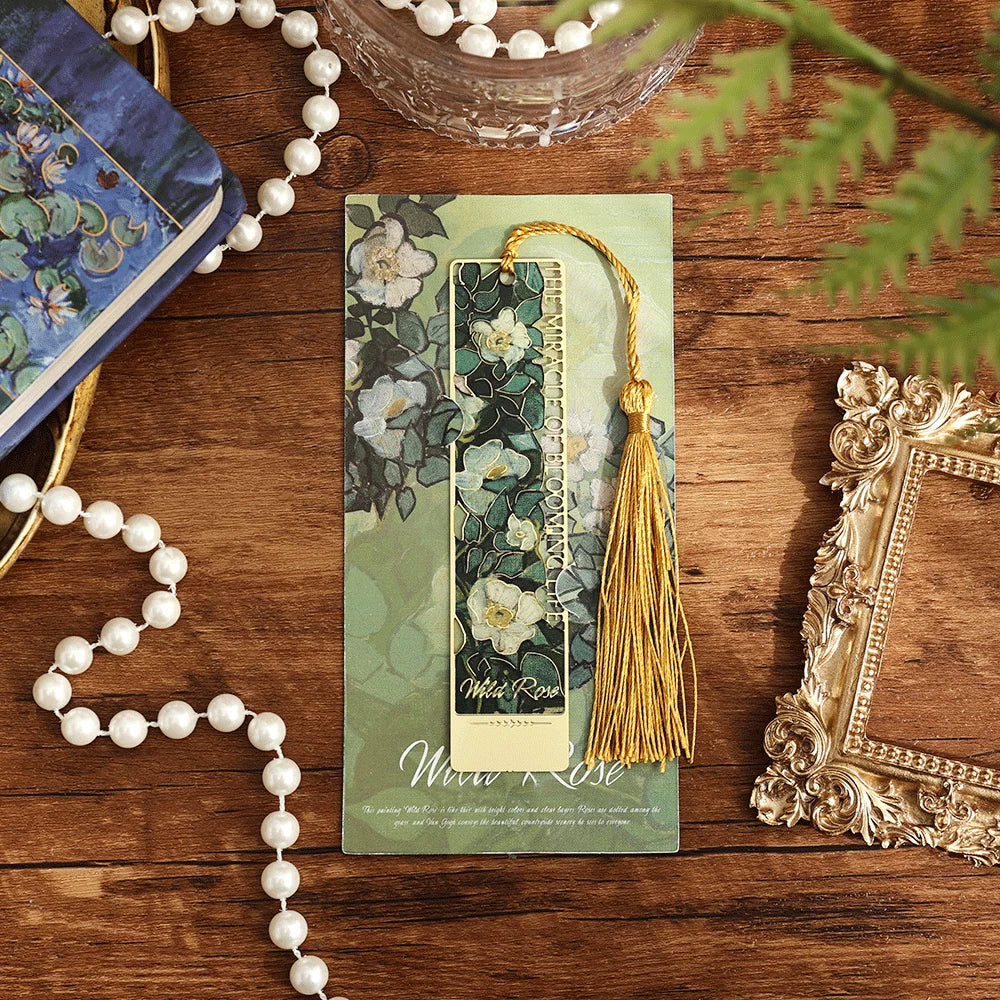 1pc Hollow Literary Flower Metal Bookmark Exquisite Painting Sunflower Iris Rose Shape Gifts for Book Lovers Writers Readers
