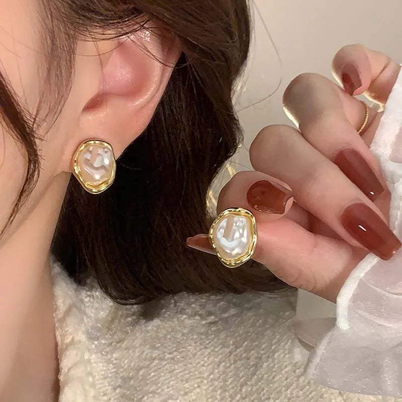 Geometric Irregular Round Metal Pearl Earrings for Women – Minimalist Style Trendy Jewelry Gift