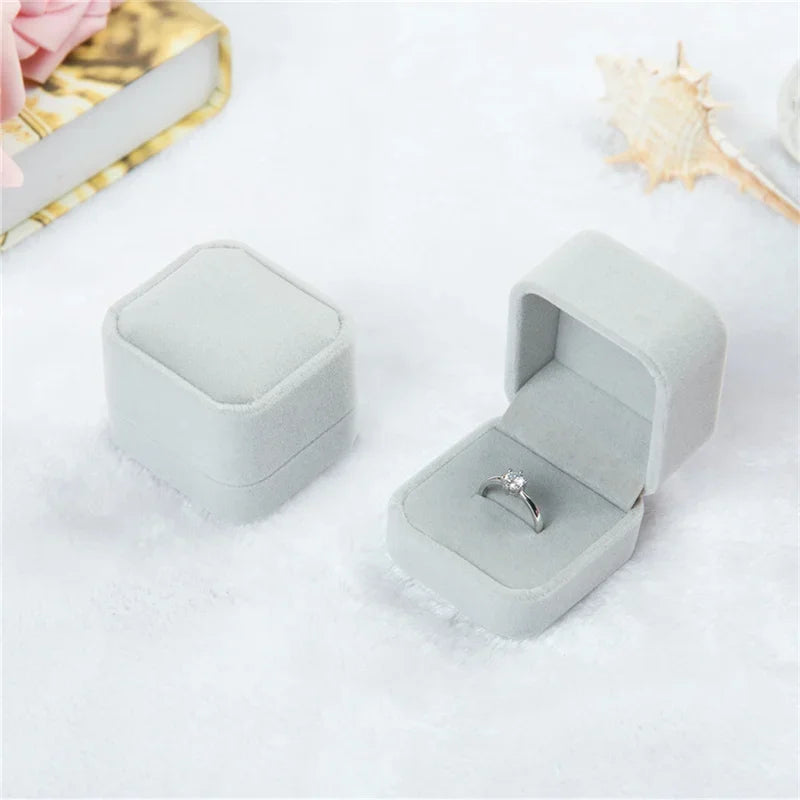 Rounded Flannelette Ring Box – Velvet Jewelry Storage Organizer for Rings & Studs