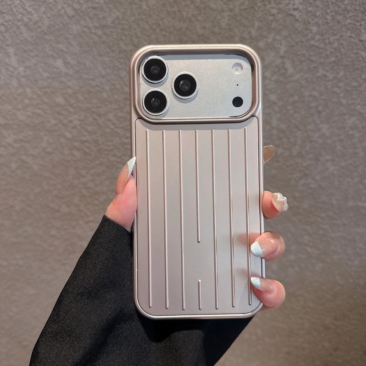 Q5 Aluminum Alloy Phone Cases For iPhone 17 16 15 14 Pro Max 3D Corrugated Stripe Back Luxury Bussiness Luggage Cover