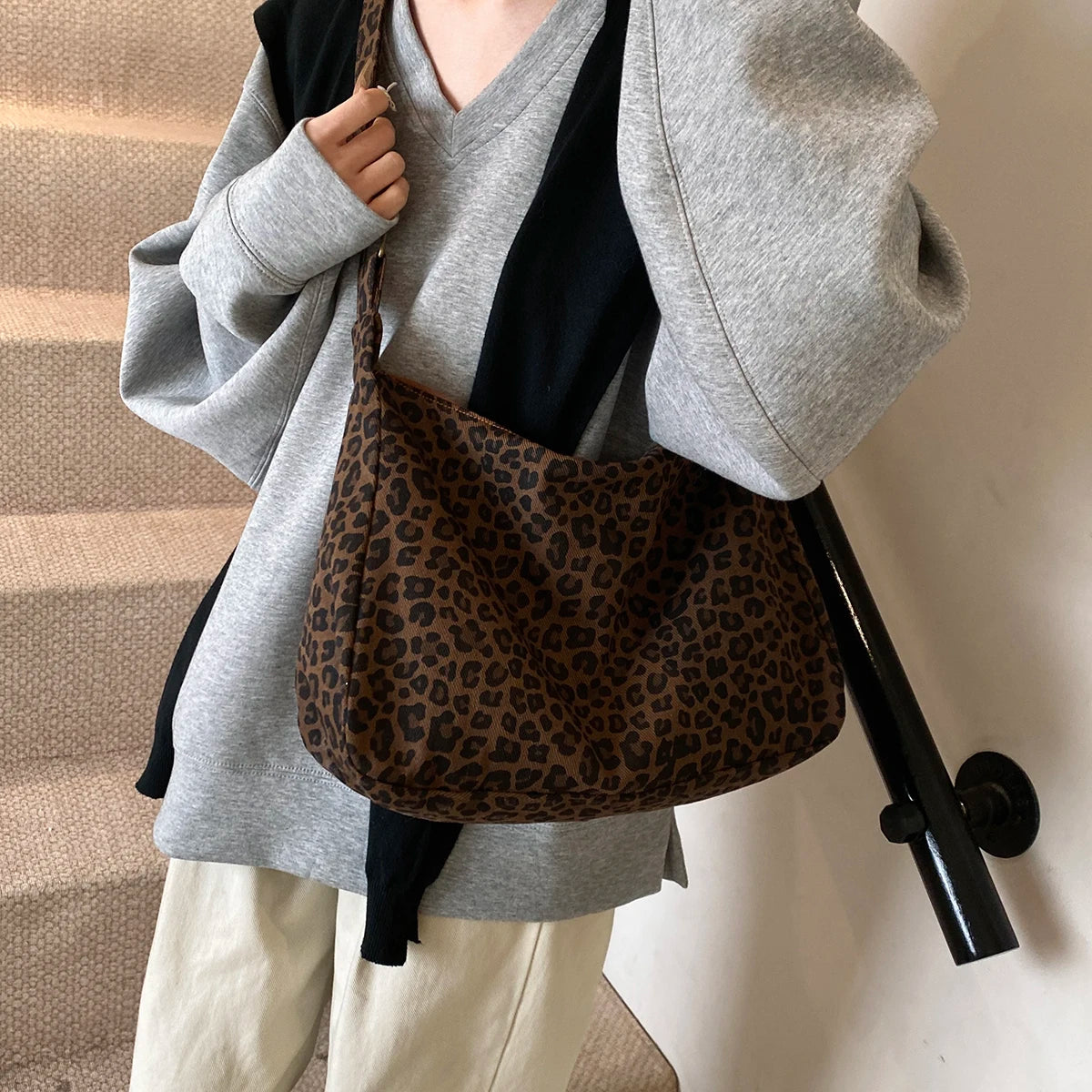 Trendy Casual Soft Textile Women's Shoulder Bag Large Capacity Leopard Print Female Retro Crossbody Bag For Commute Outings