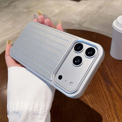 Q5 Aluminum Alloy Phone Cases For iPhone 17 16 15 14 Pro Max 3D Corrugated Stripe Back Luxury Bussiness Luggage Cover