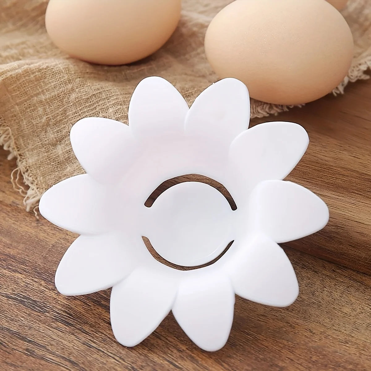1pc/ Cute Flower Design Egg White Yolk Separator Kitchen Gadgets Baking Tools Egg Extractor